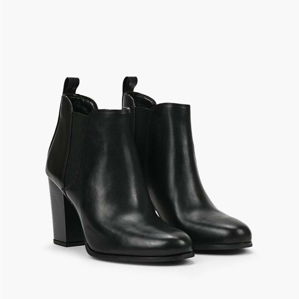 Michael Kors - Evaline Heeled Bootie Sz8.5